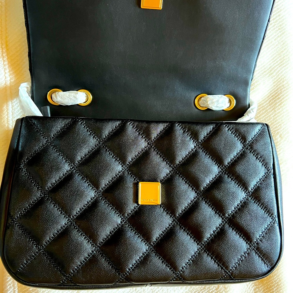 Tory Burch shoulder bag never open it’s in original pack